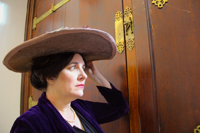 Leila Henriques as Florence